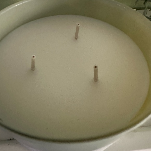 White Barn Moonlit Goddess Candle - Soft Green - Picture 3 of 4